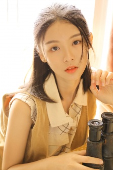 向着小小花蕾深处绽放